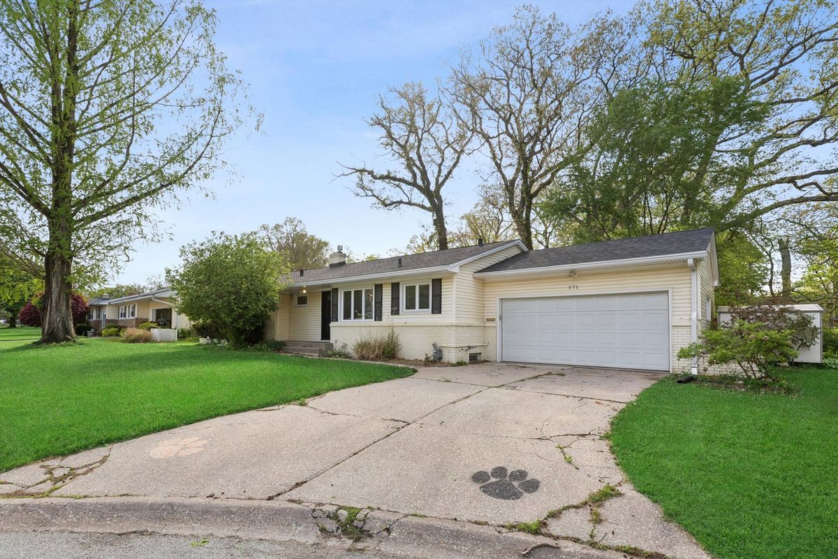 571 26th Avenue Court, East Moline, IL 61244