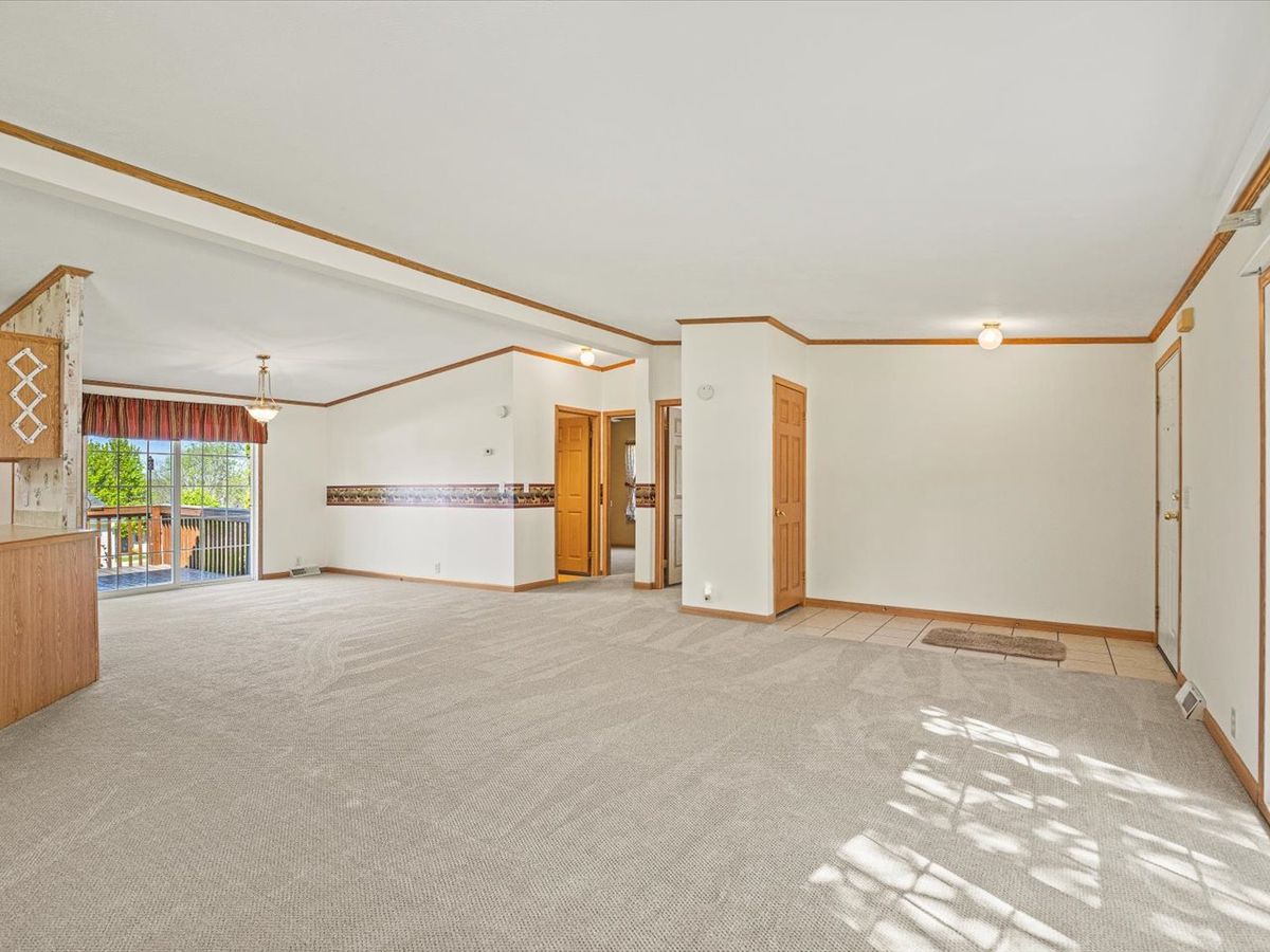 8438 HICKORY TREE Drive, Machesney Park, IL 61115