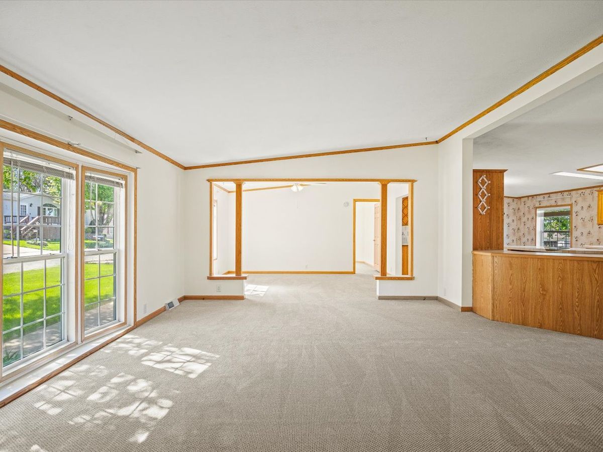 8438 HICKORY TREE Drive, Machesney Park, IL 61115