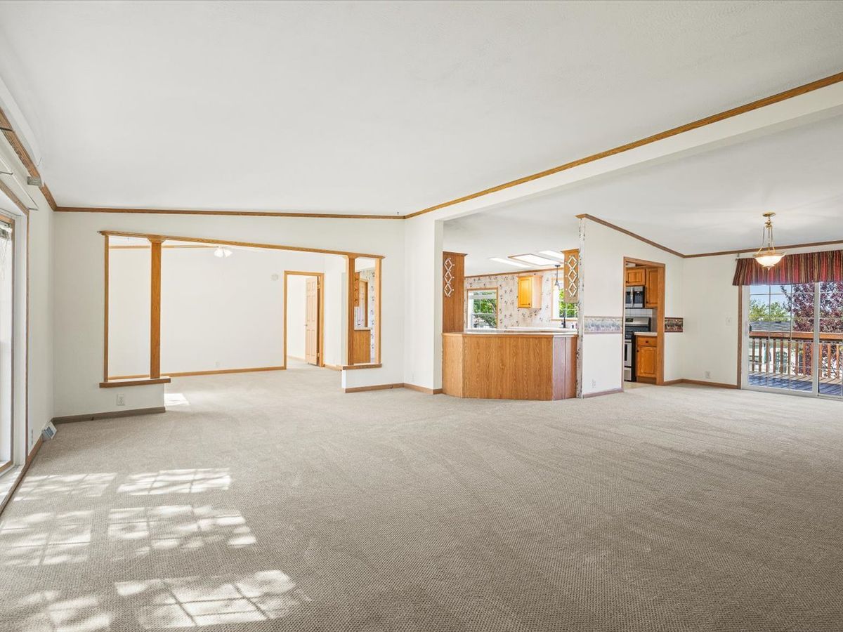 8438 HICKORY TREE Drive, Machesney Park, IL 61115