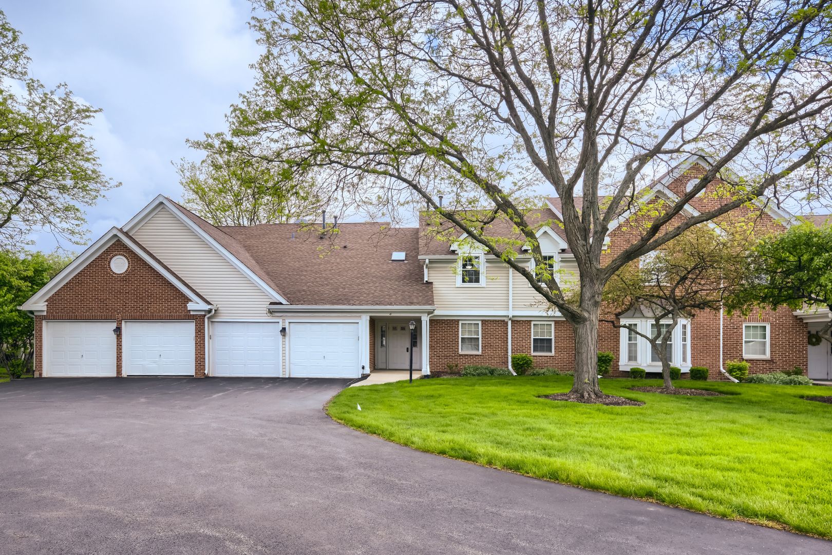 41 Ashburn Court #X2 — Schaumburg, IL 60193