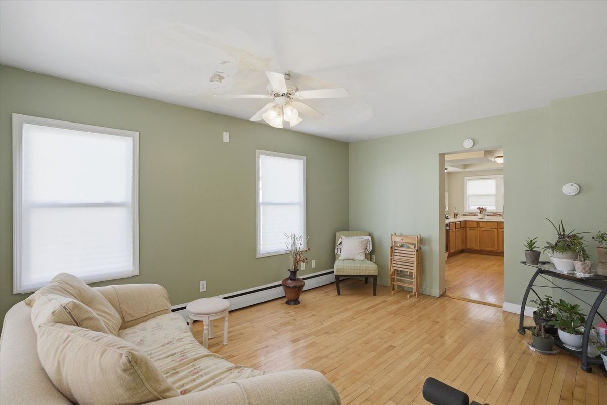 612 Oak Street, Woodstock, IL 60098