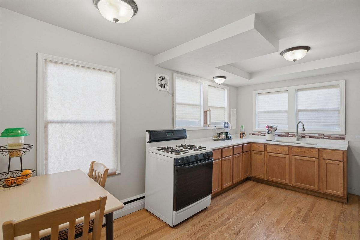 612 Oak Street, Woodstock, IL 60098