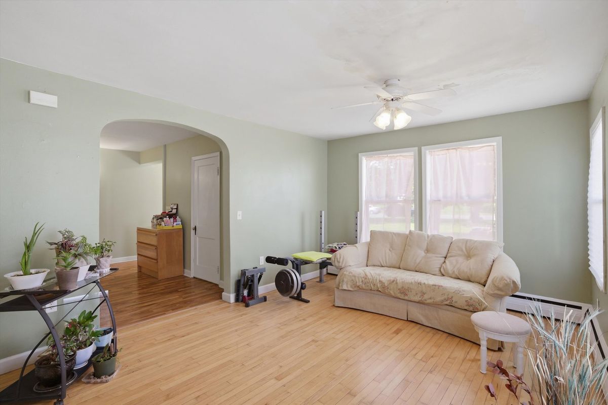 612 Oak Street, Woodstock, IL 60098