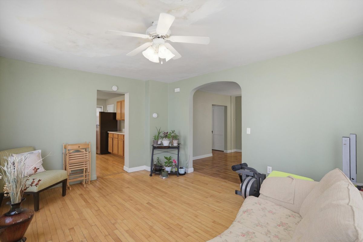 612 Oak Street, Woodstock, IL 60098