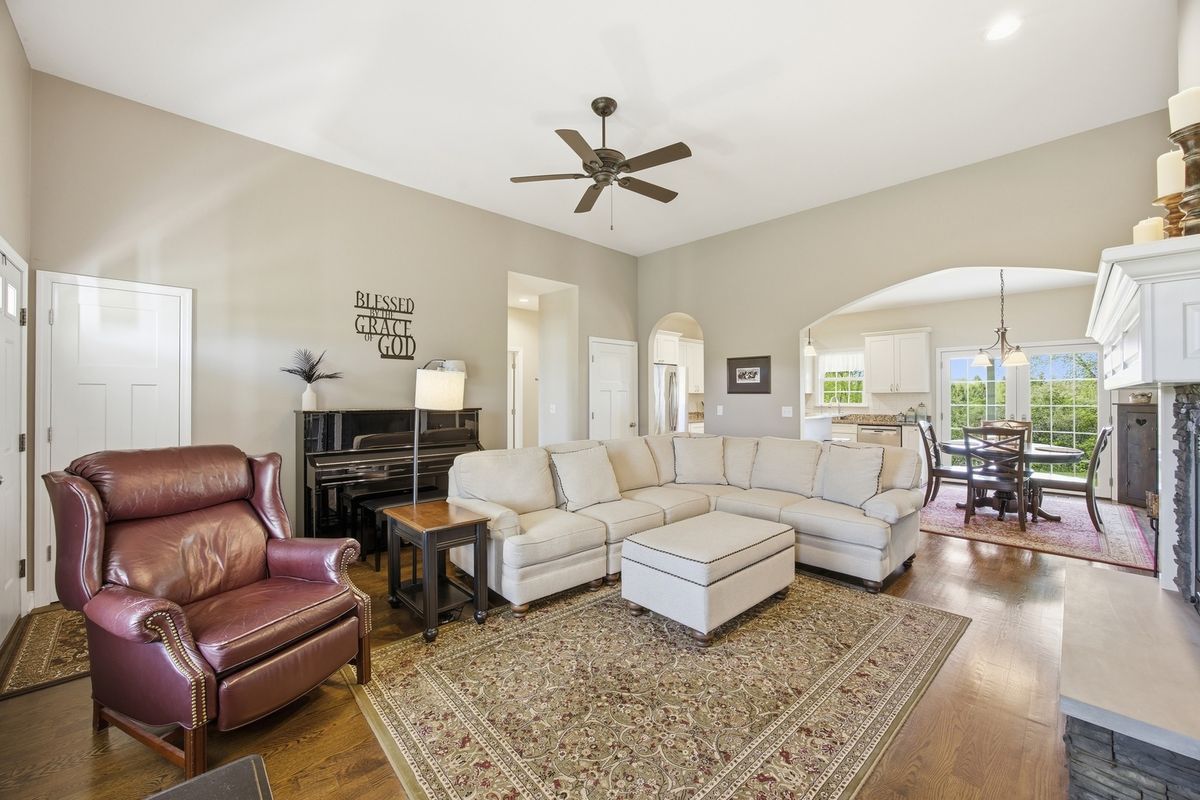 20809 Bunker Hill Road, Marengo, IL 60152