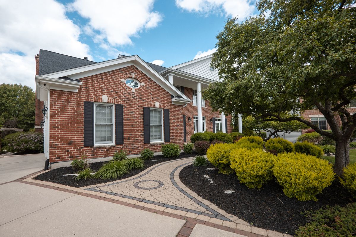2040 Arrowhead Court, Geneva, IL 60134