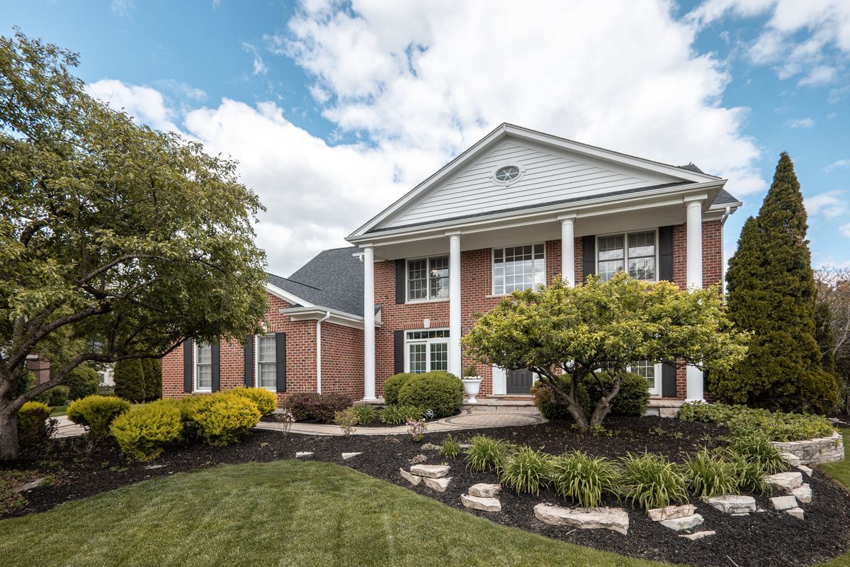 2040 Arrowhead Court, Geneva, IL 60134