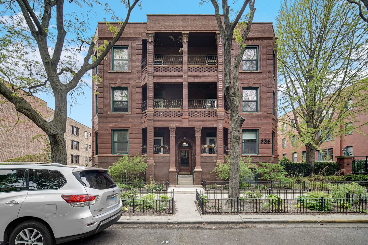 836 LAKESIDE Place, Chicago, IL 60640