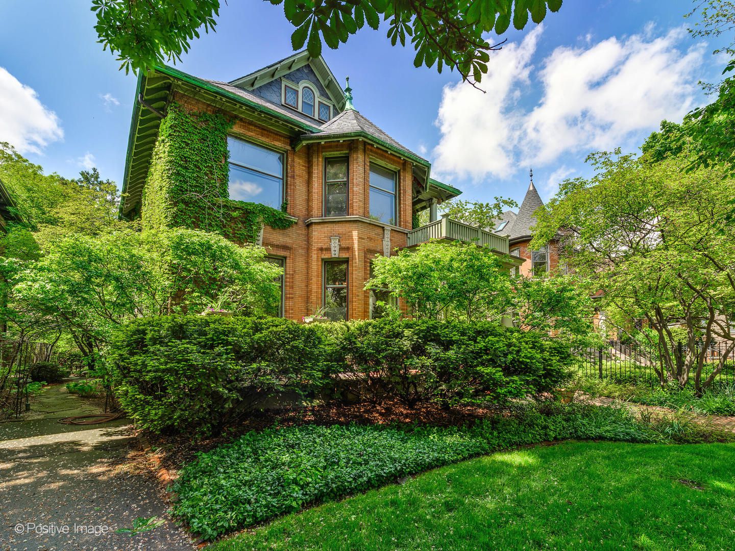 2330 N Kedzie Boulevard — Chicago, IL 60647