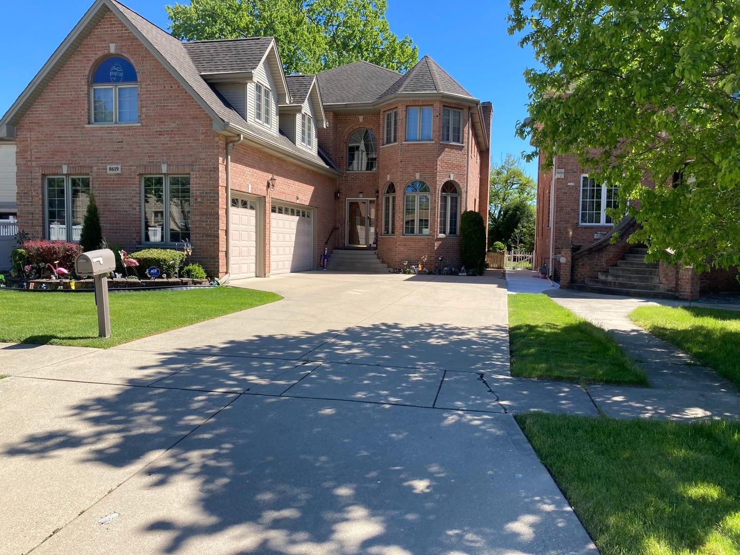 8619 W Sunset Road — Niles, IL 60714