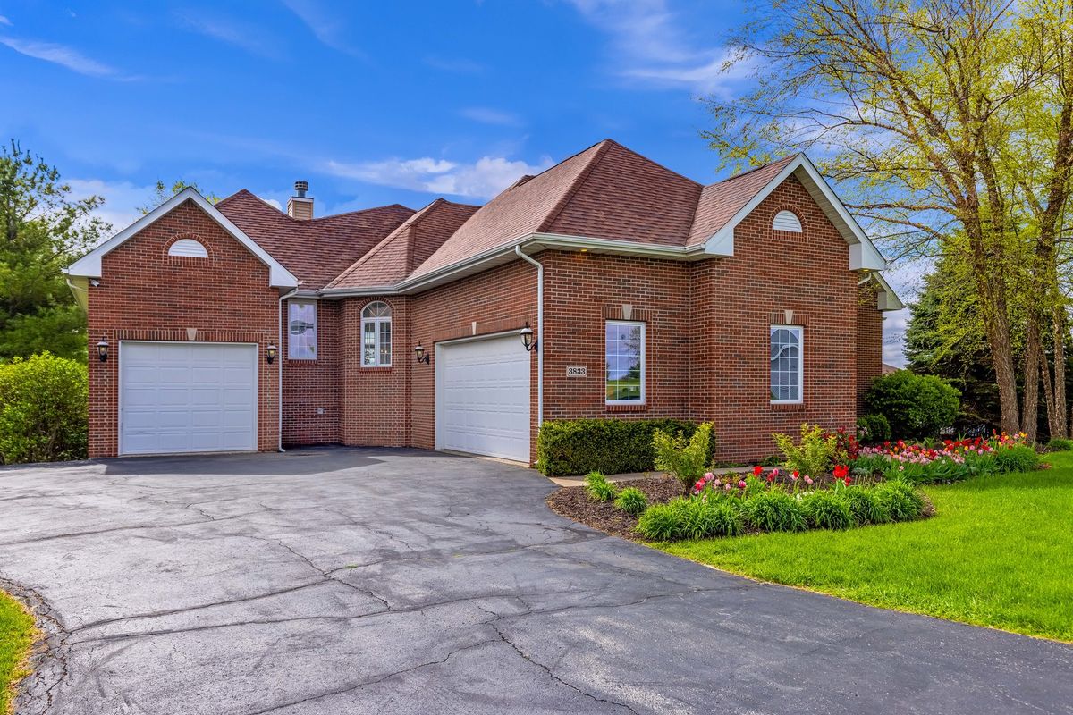 3833 Westlake Village Drive, Winnebago, IL 61088