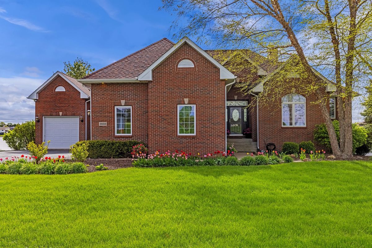 3833 Westlake Village Drive, Winnebago, IL 61088