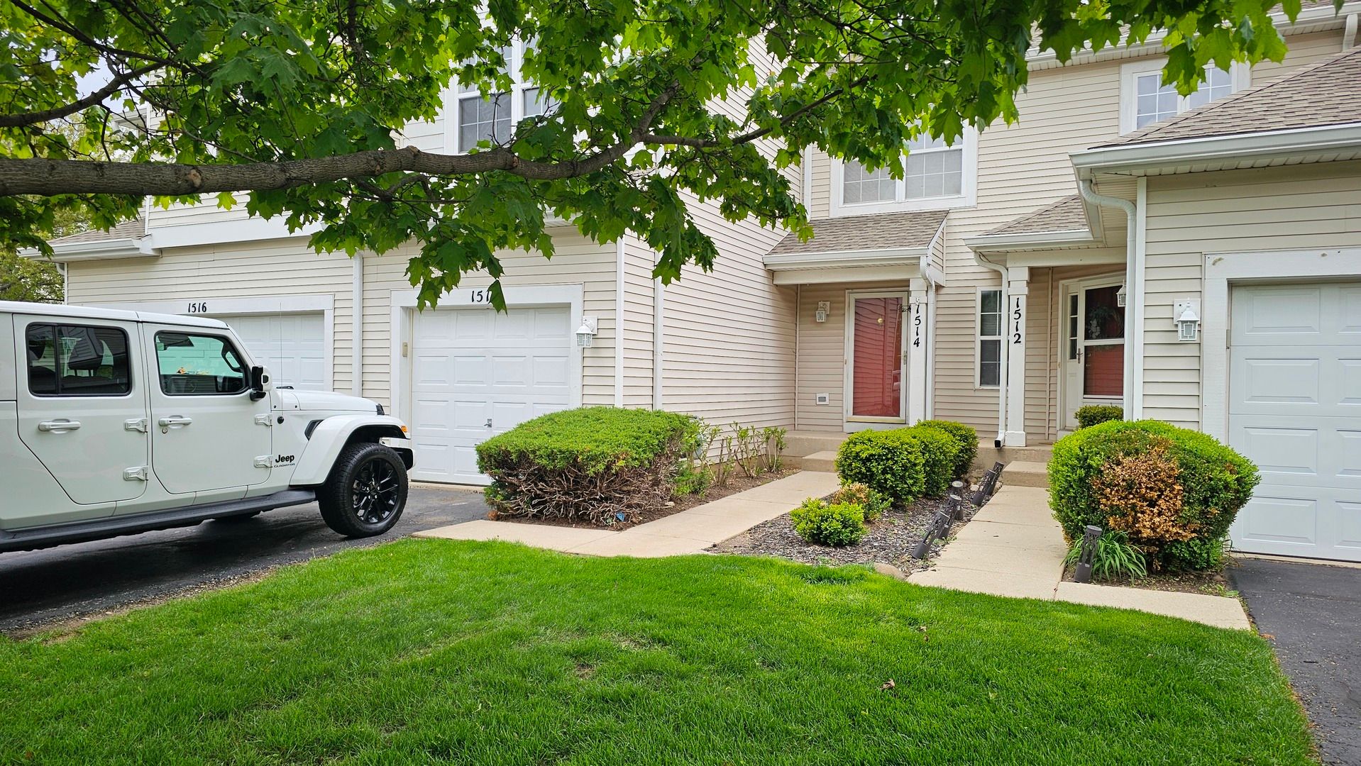 1514 Meadowsedge Drive — Carpentersville, IL 60110