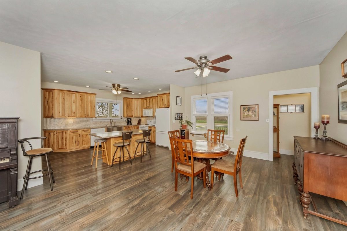 303 2900E County Road, Rutland, IL 61358