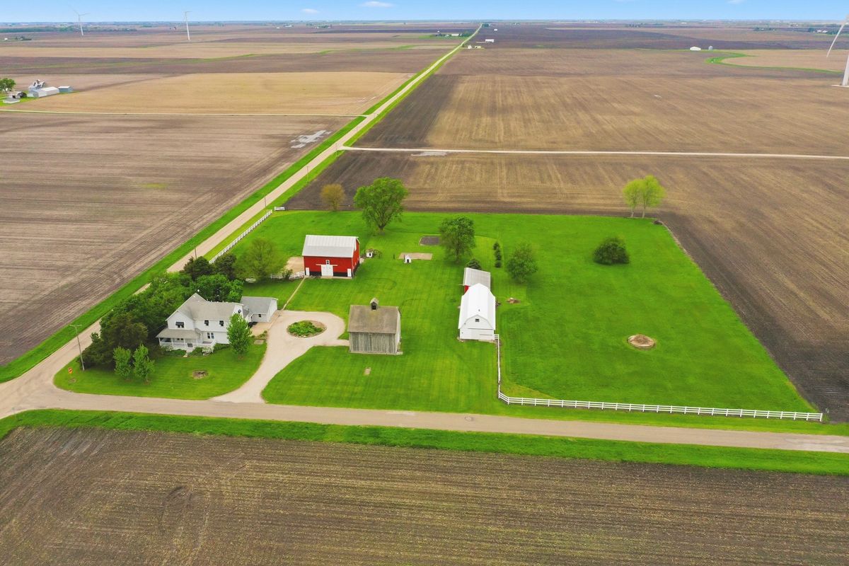 303 2900E County Road, Rutland, IL 61358