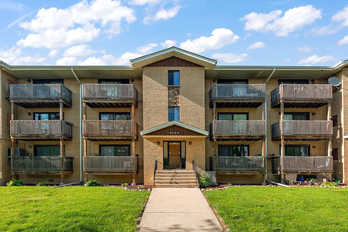 9654 NOTTINGHAM Avenue, Chicago Ridge, IL 60415