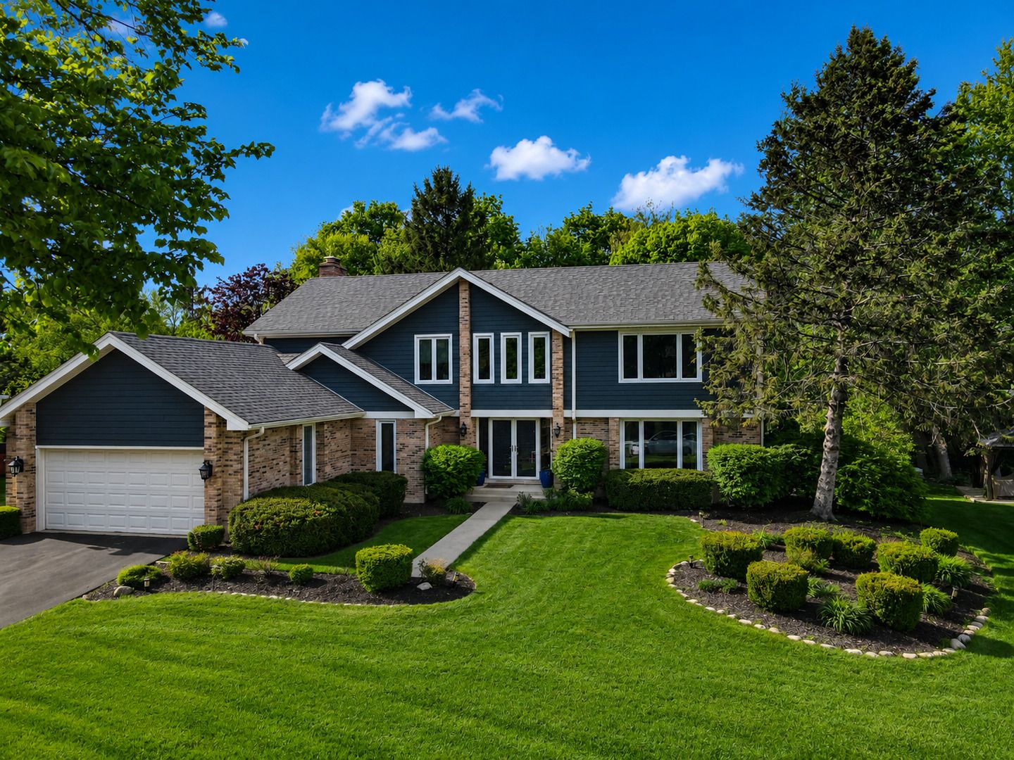 250 Covington Drive — Barrington, IL 60010