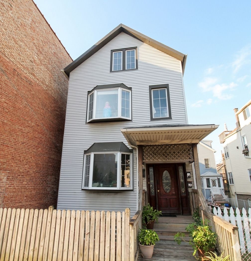2470 Clybourn Avenue, Chicago, IL 60614