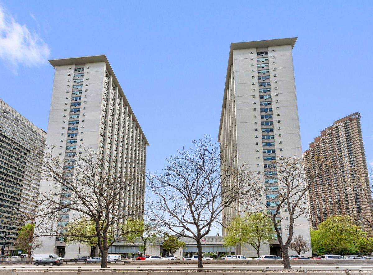 3600 Lake Shore Drive, Chicago, IL 60613