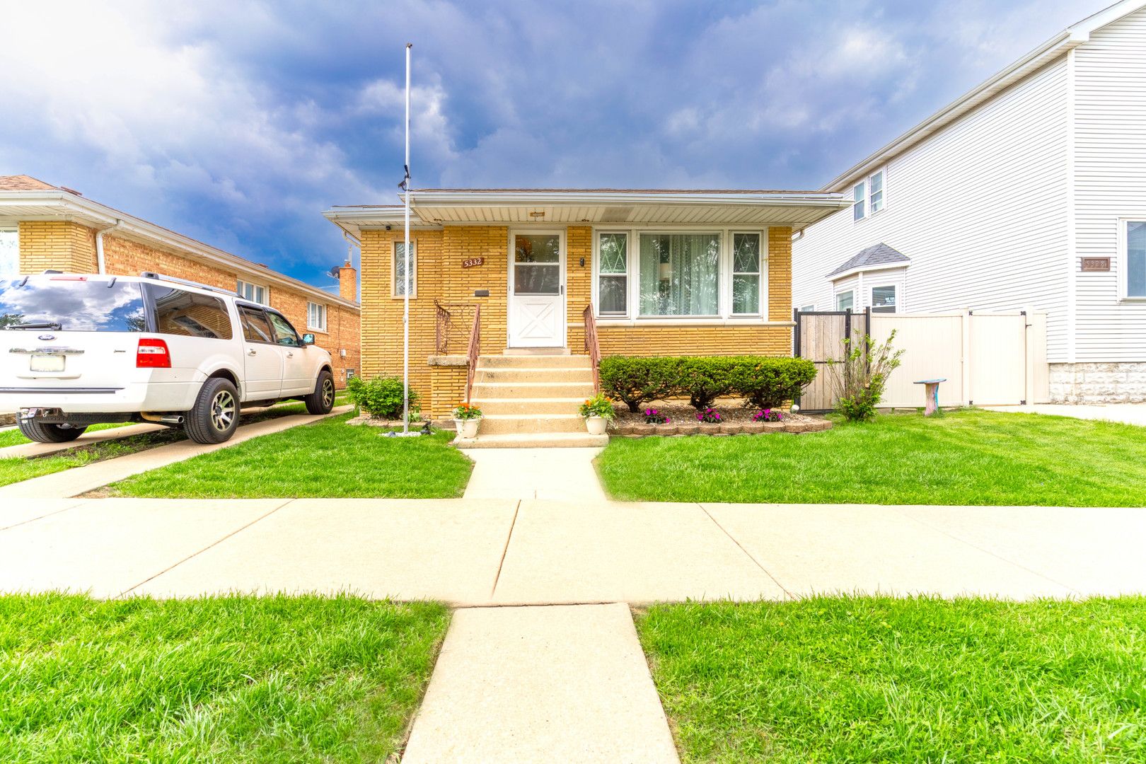 5332 S Meade Avenue — Chicago, IL 60638