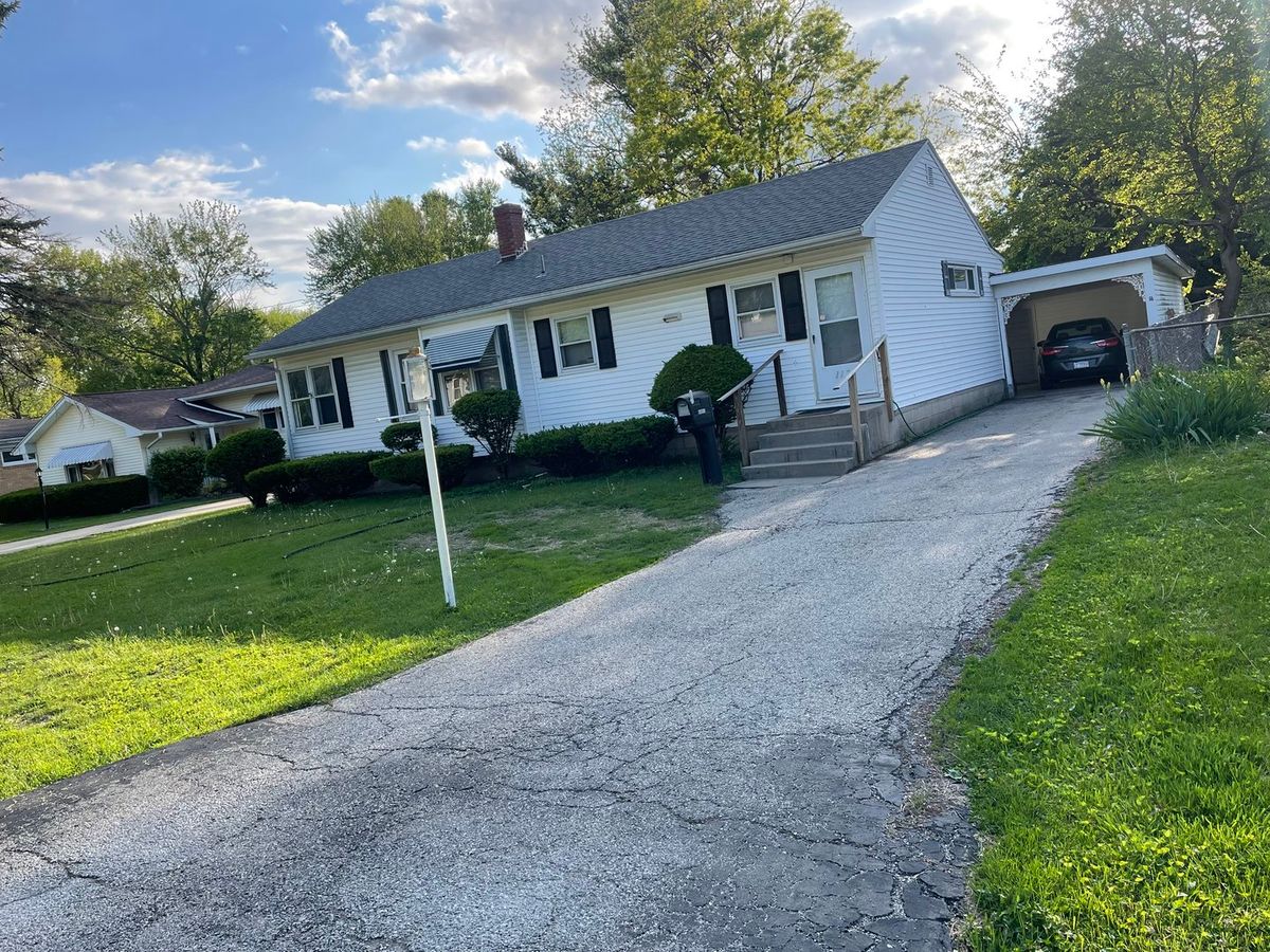 1176 WEST Street, Galesburg, IL 61401