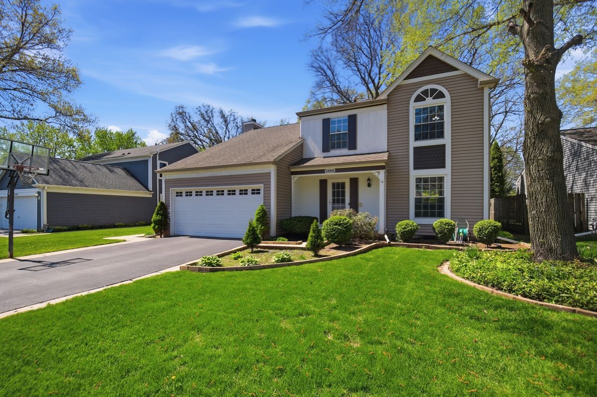 1320 Yellowstone Parkway, Algonquin, IL 60102