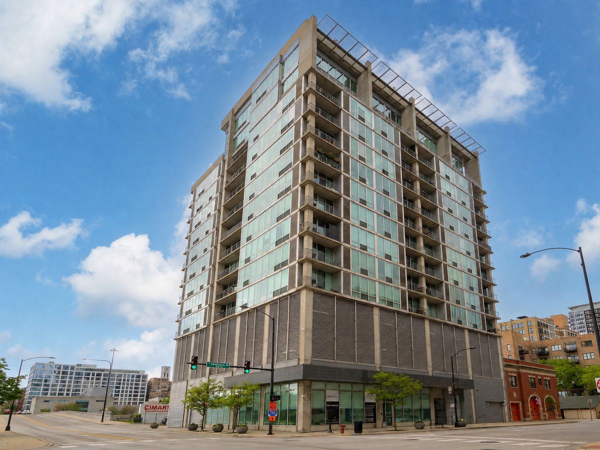 700 Van Buren Street, Chicago, IL 60607