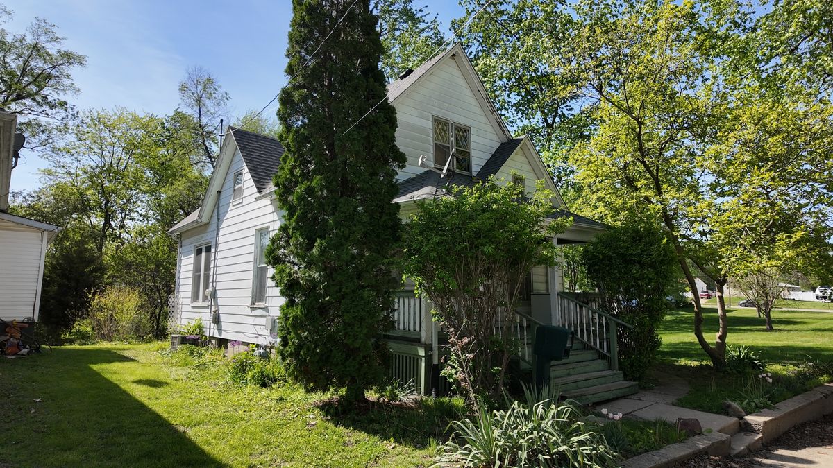 113 S Isabella Street, Clinton, IL 61727