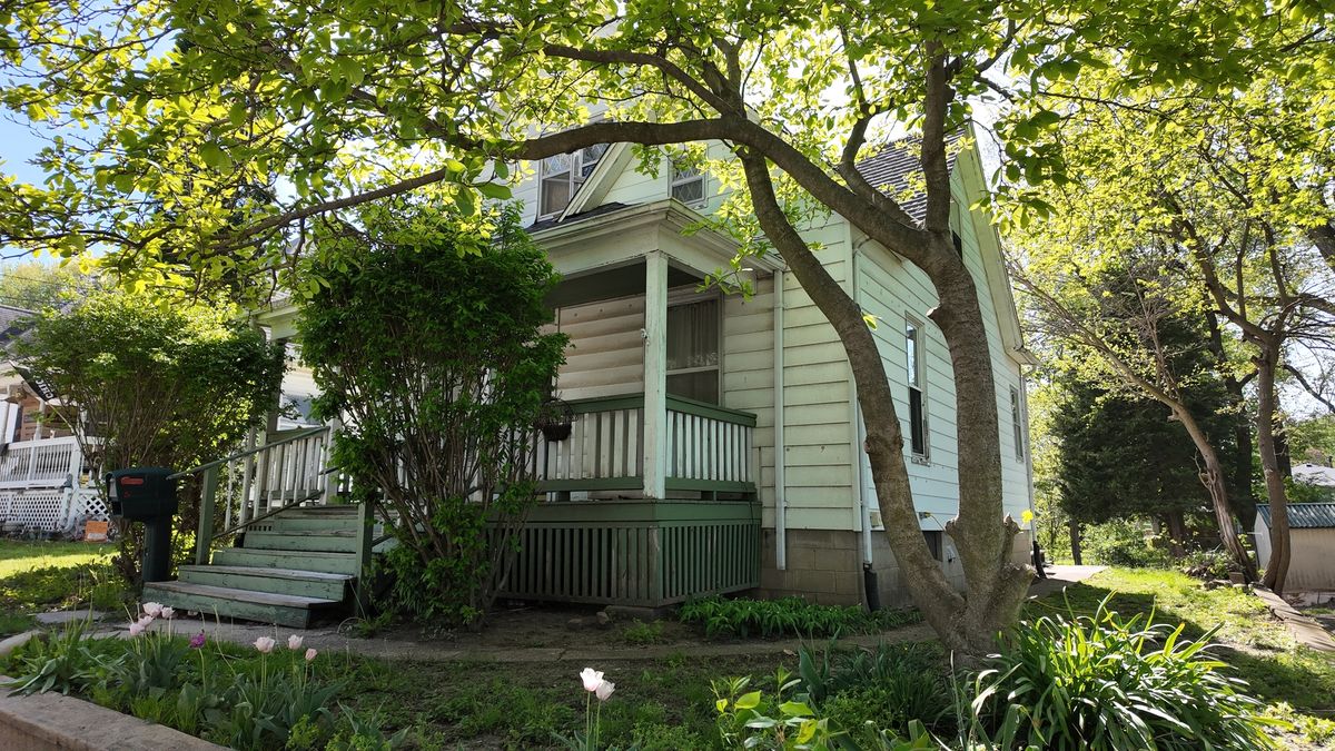 113 S Isabella Street, Clinton, IL 61727