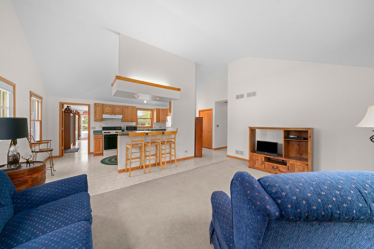 460 E Railroad Avenue, Leland, IL 60531