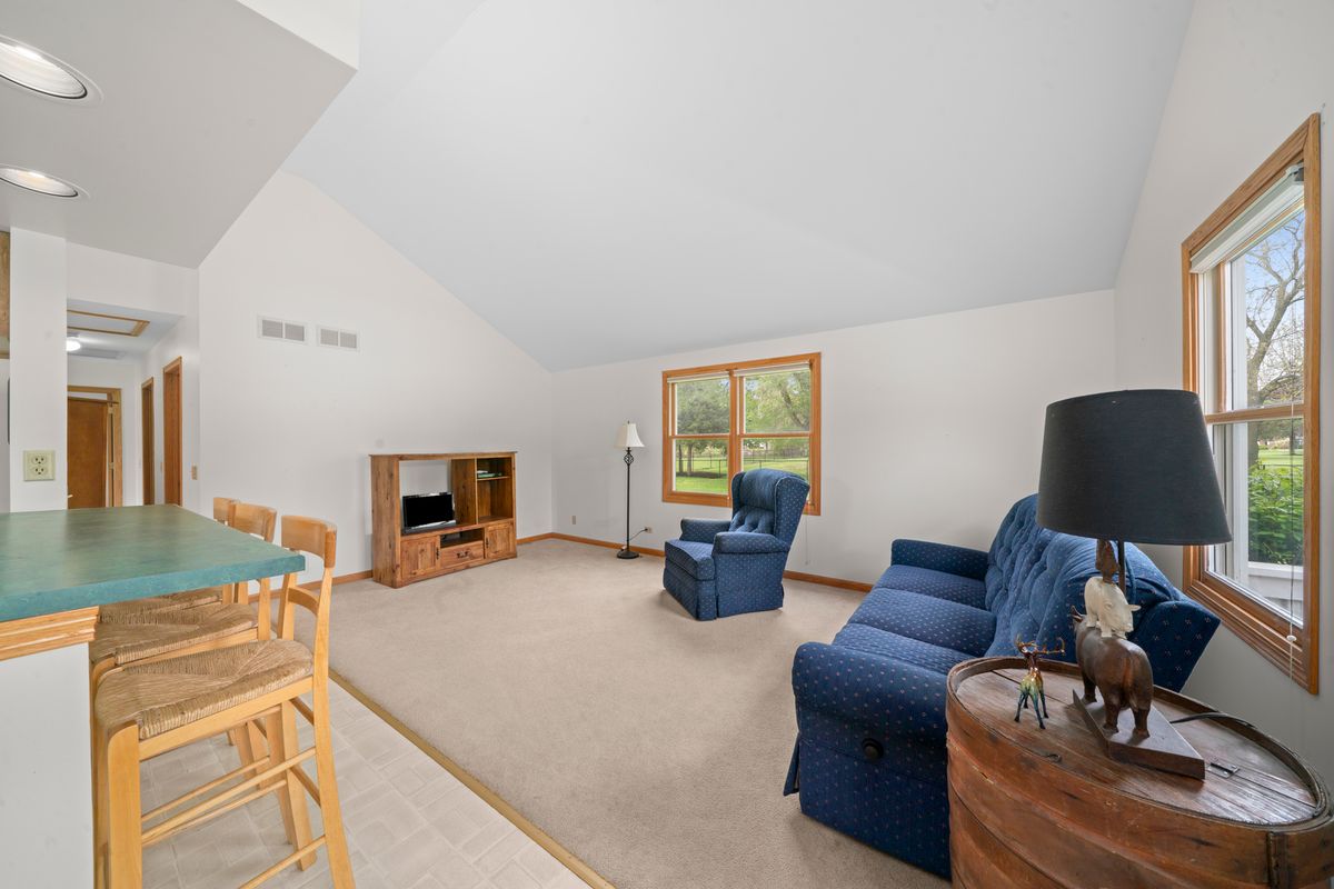 460 E Railroad Avenue, Leland, IL 60531