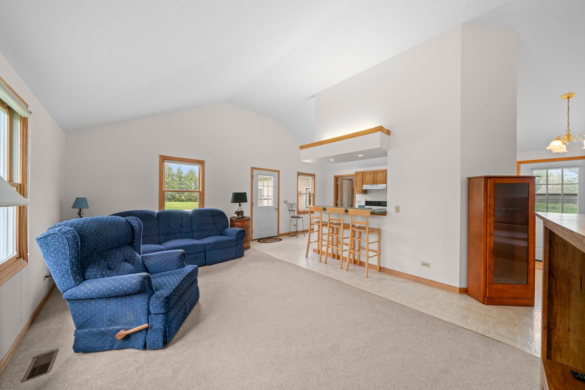 460 E Railroad Avenue, Leland, IL 60531