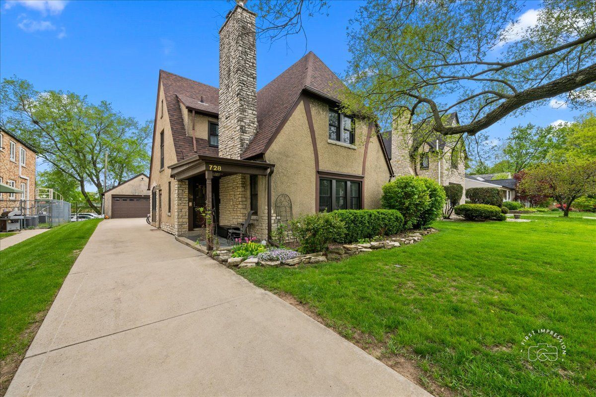 728 Hardin Avenue, Aurora, IL 60506