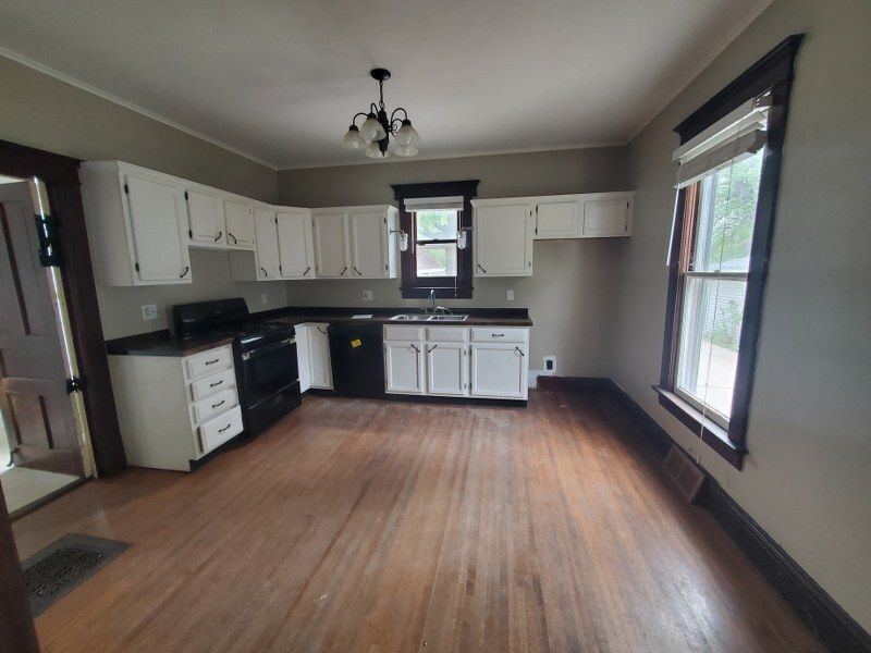 211 S West Street, Cambridge, IL 61238