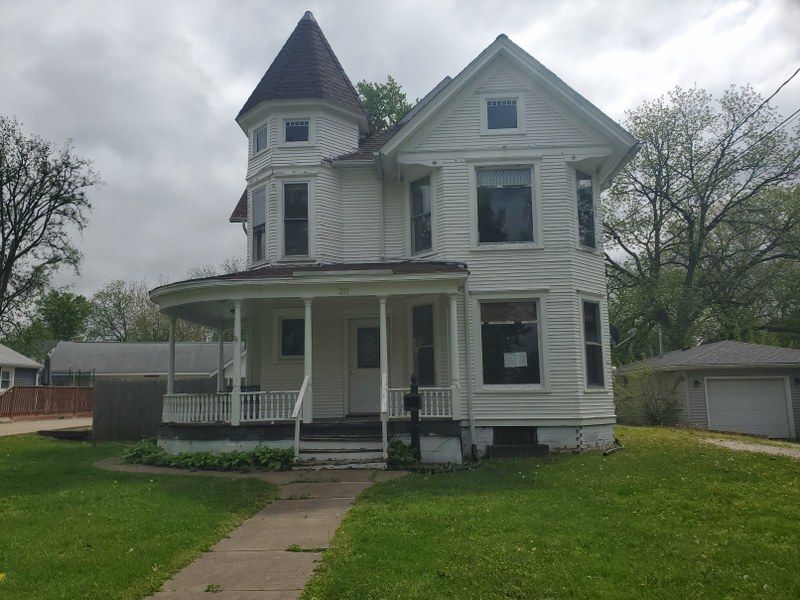 211 West Street, Cambridge, IL 61238