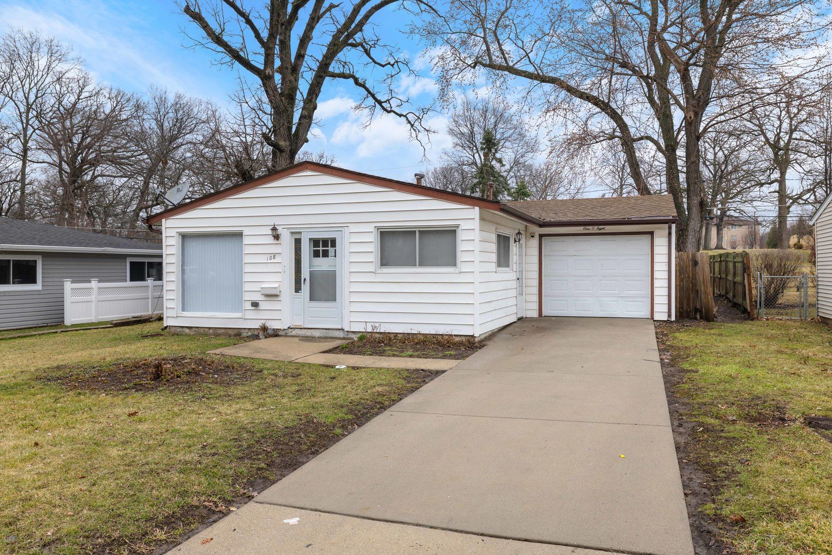 108 Walnut Drive — Streamwood, IL 60107