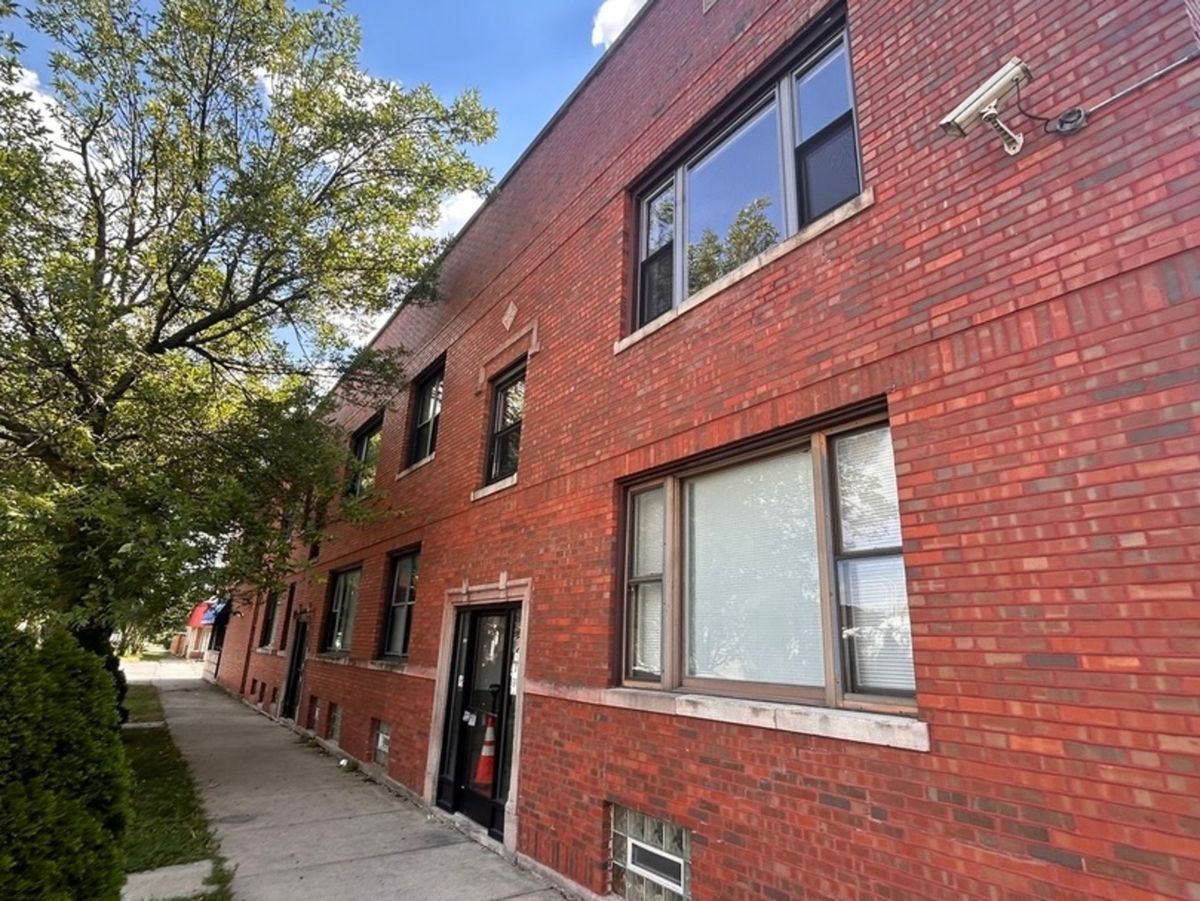 4811 Warwick Avenue, Chicago, IL 60641