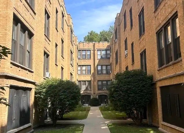 1022 Hyde Park Boulevard, Chicago, IL 60615