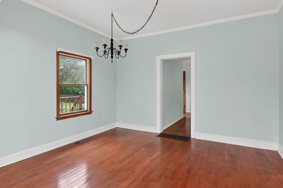 32W183 Glos Street, Wayne, IL 60184