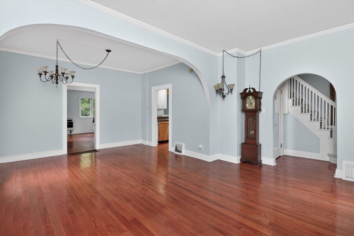 32W183 Glos Street, Wayne, IL 60184