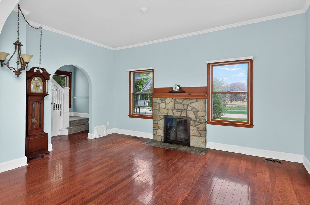 32W183 Glos Street, Wayne, IL 60184