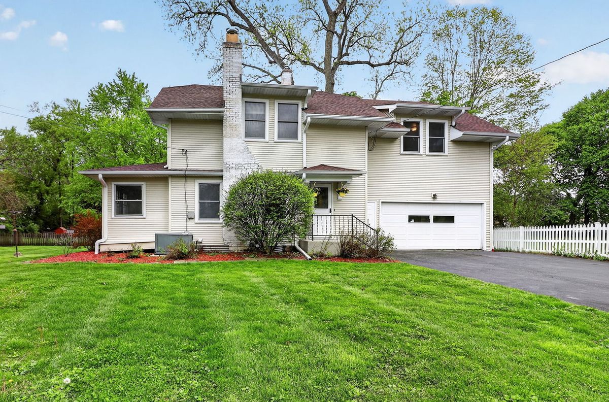 32W183 Glos Street, Wayne, IL 60184