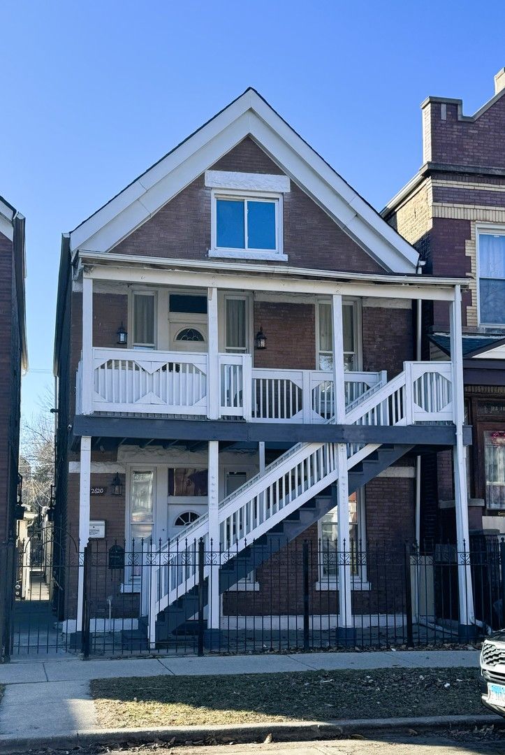 2620 S Sawyer Avenue — Chicago, IL 60623