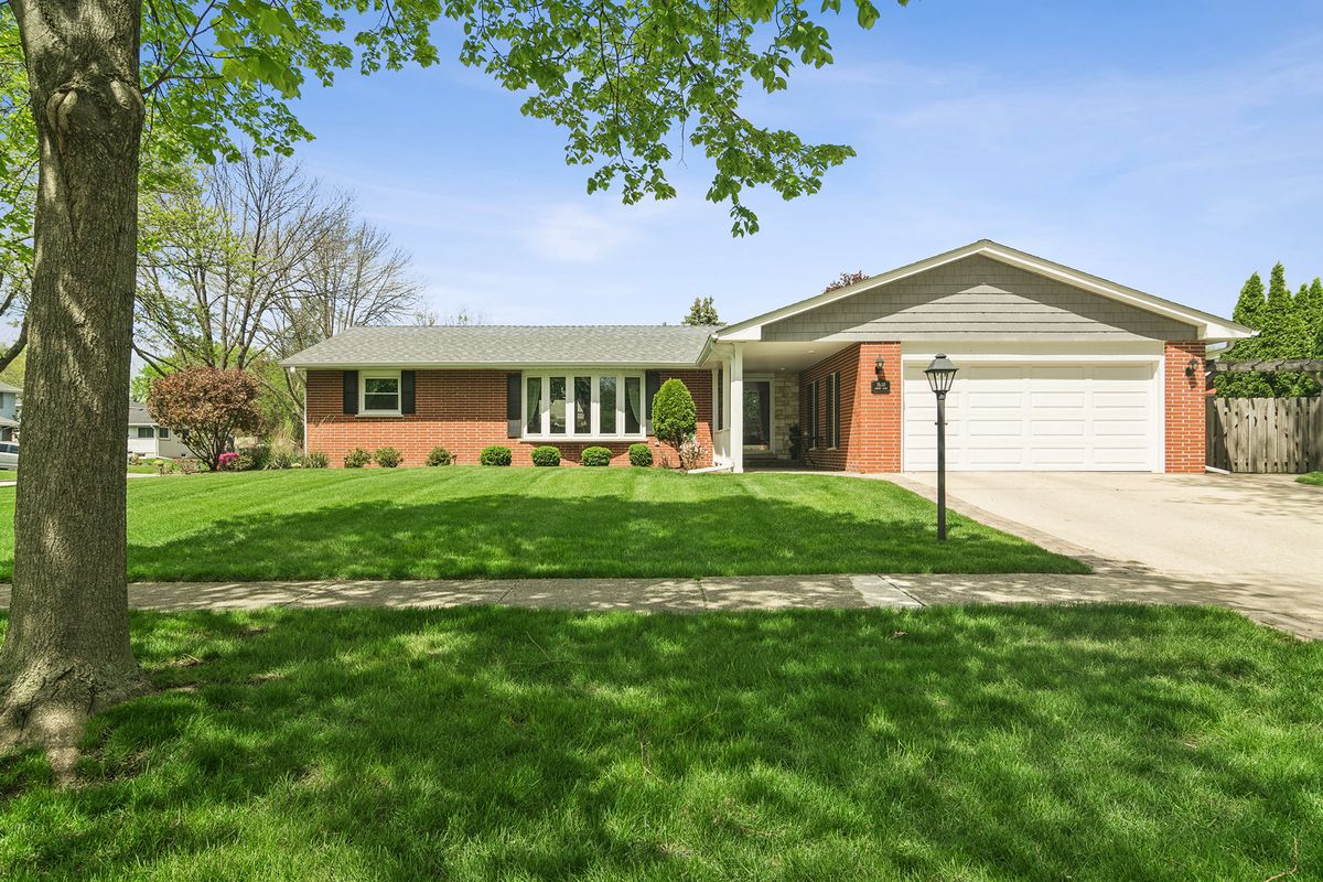 1600 Linden Lane, Mount Prospect, IL 60056
