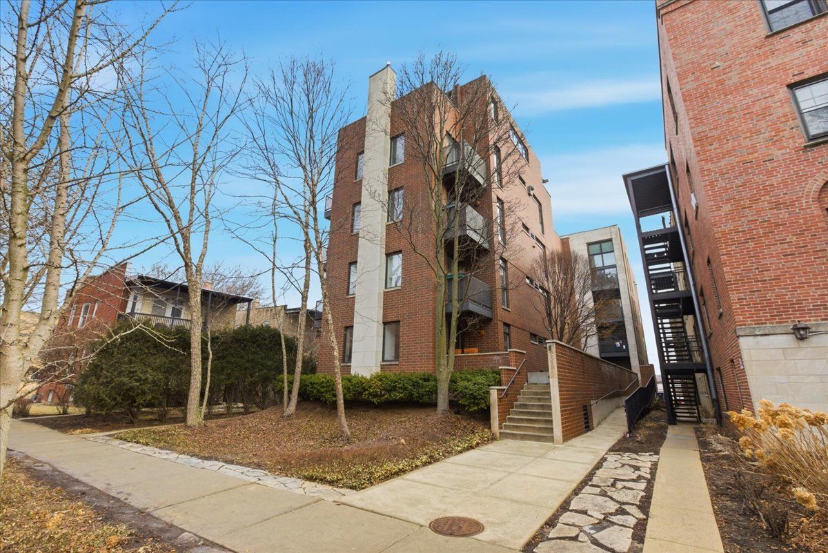 2515 Prairie Avenue #1E — Evanston, IL 60201