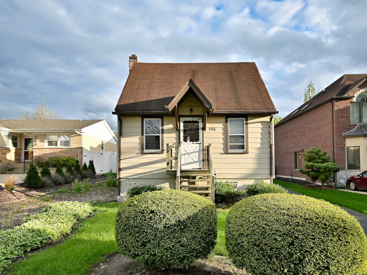 586 Armitage Avenue, Elmhurst, IL 60126