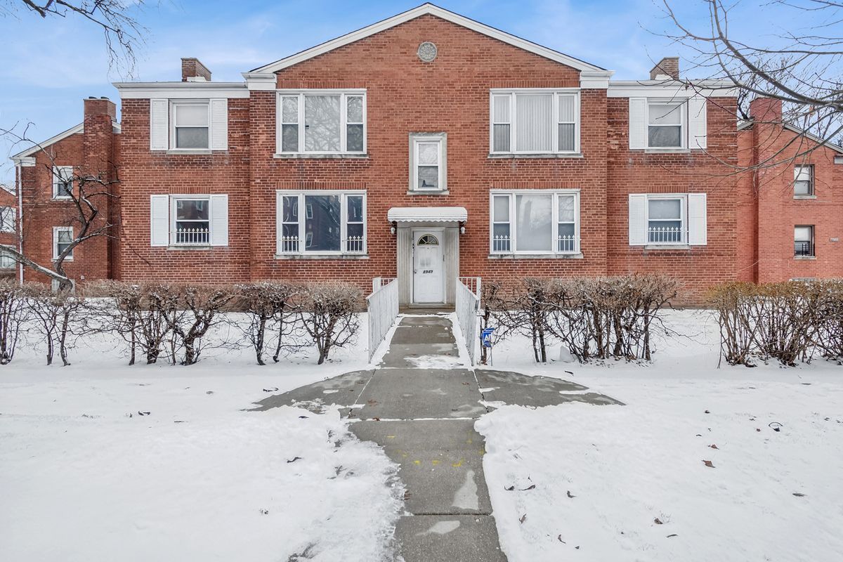 8949 Blackstone Avenue, Chicago, IL 60619