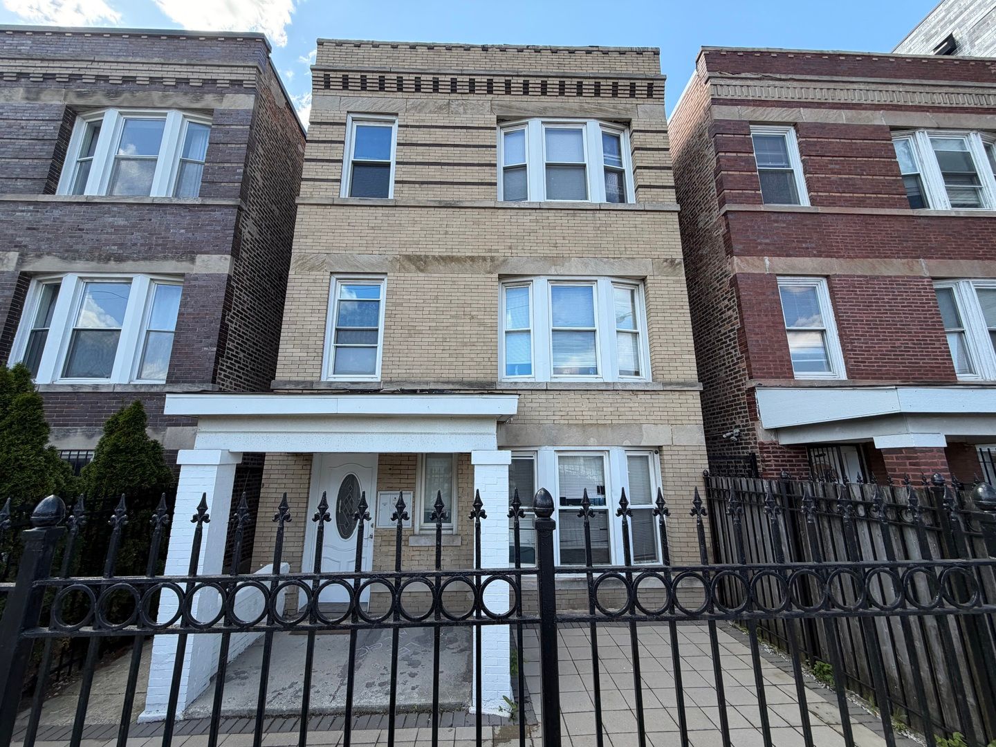 2323 W Fullerton Avenue — Chicago, IL 60647