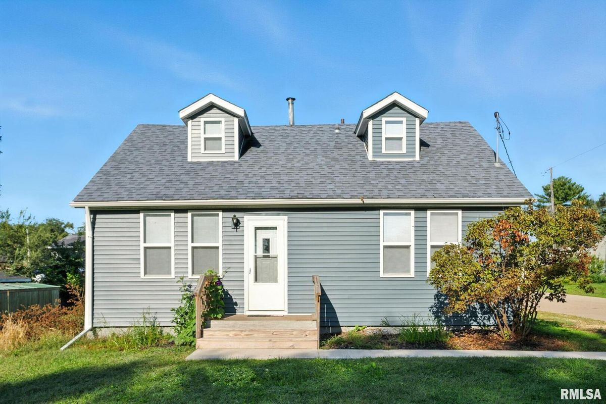 300 14TH Street, Le Claire, IA 52753